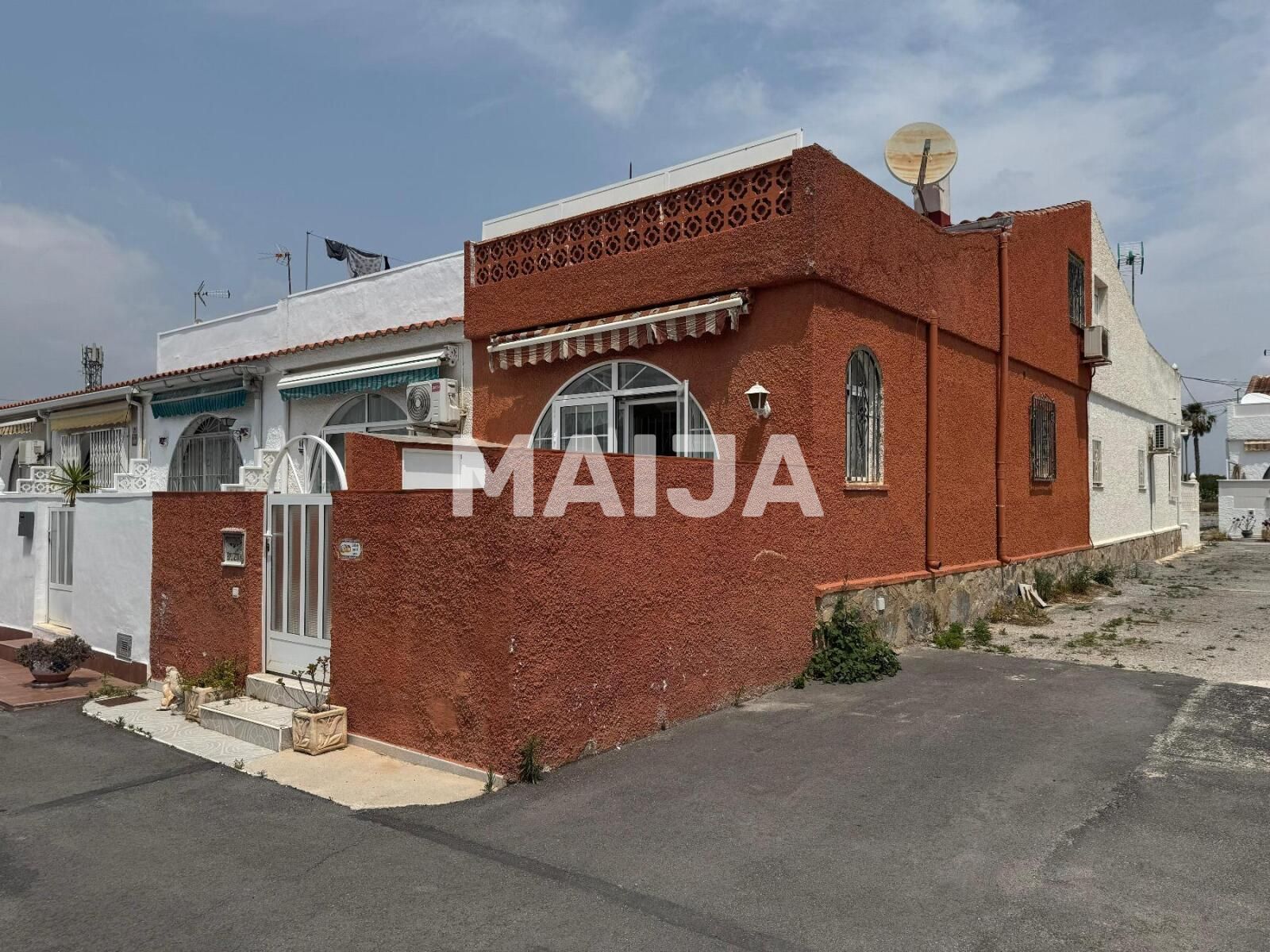 Mieszkanie 3 pokoi 65 m² Torrevieja, Hiszpania