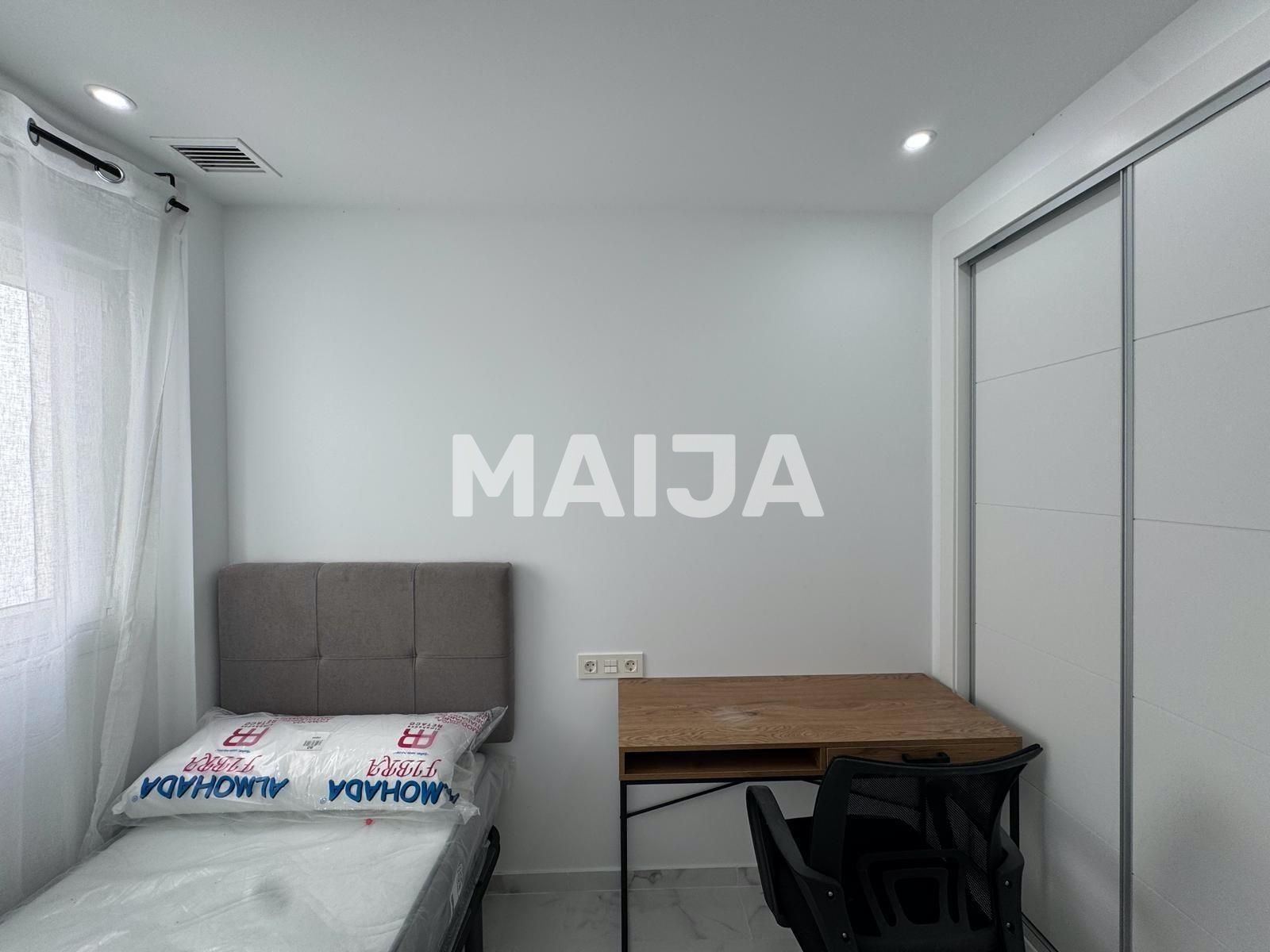 Mieszkanie 3 pokoi 82 m² Torrevieja, Hiszpania