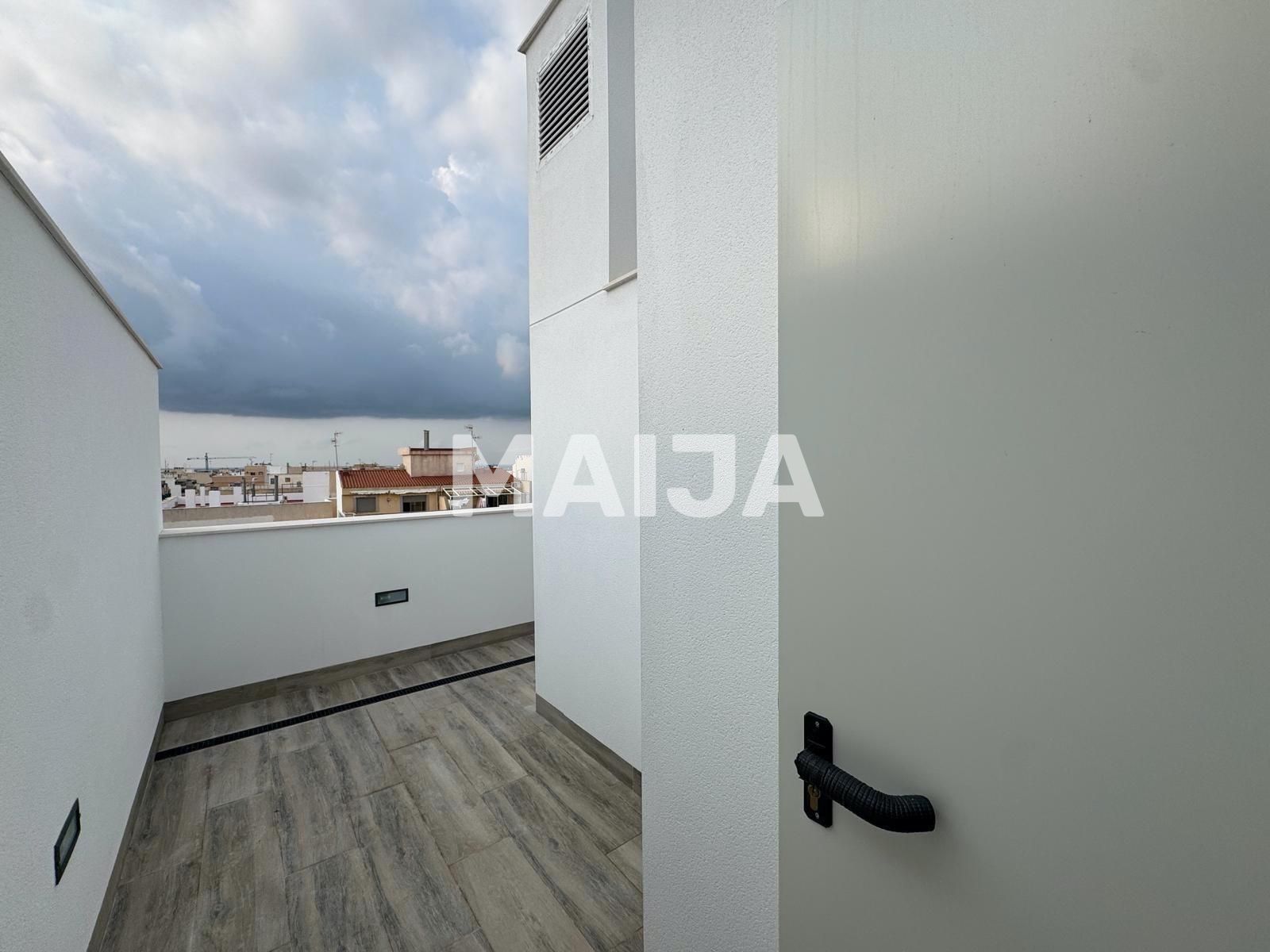 Mieszkanie 3 pokoi 82 m² Torrevieja, Hiszpania
